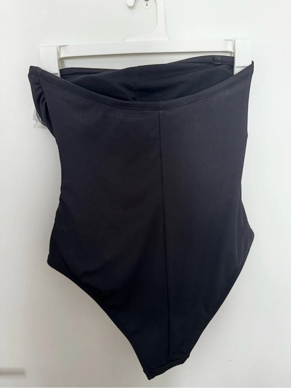 Black Strapless Ruched Ribbed One-Piece Swimsuit - Picture 2 of 3